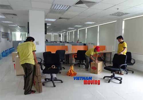 chuyển đồ vật bằng thang máy của VinaMoving